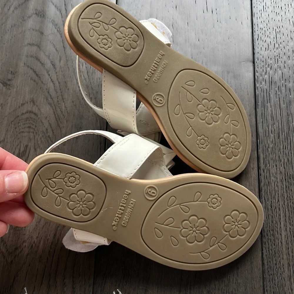Toddler patent like leather thong bow sandals